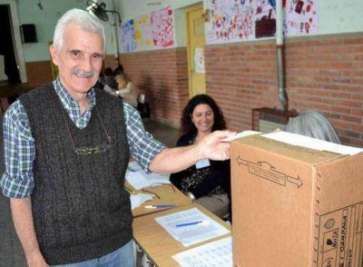 Bases Radicales gan� en la interna de la UCR y seguir� conduciendo el comit� Campana