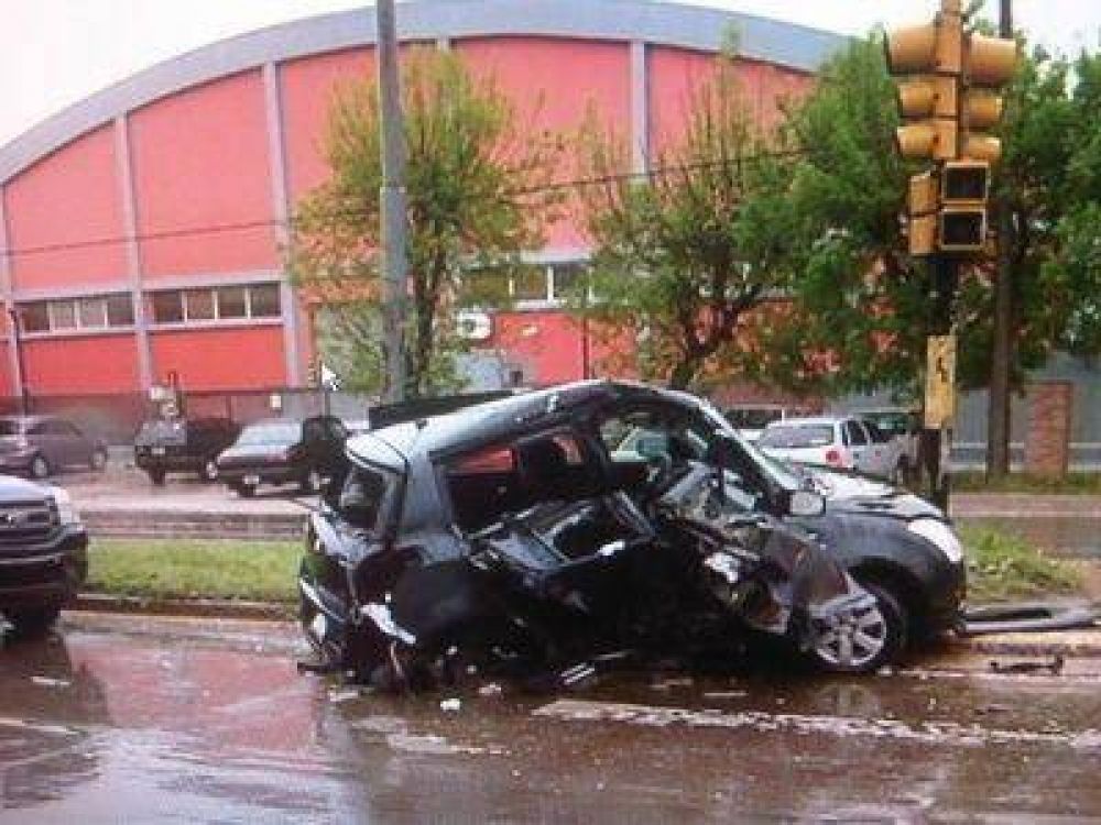 UNA MUJER MURI�, EN VIOLENTO ACCIDENTE EN MAR DEL PLATA