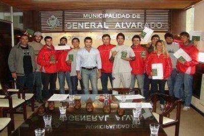 Patricio Hogan recibi� a los nuevos guardavidas