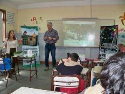 �+ Ushuaia � Basura� entreg� 500 bolsas reutilizables.