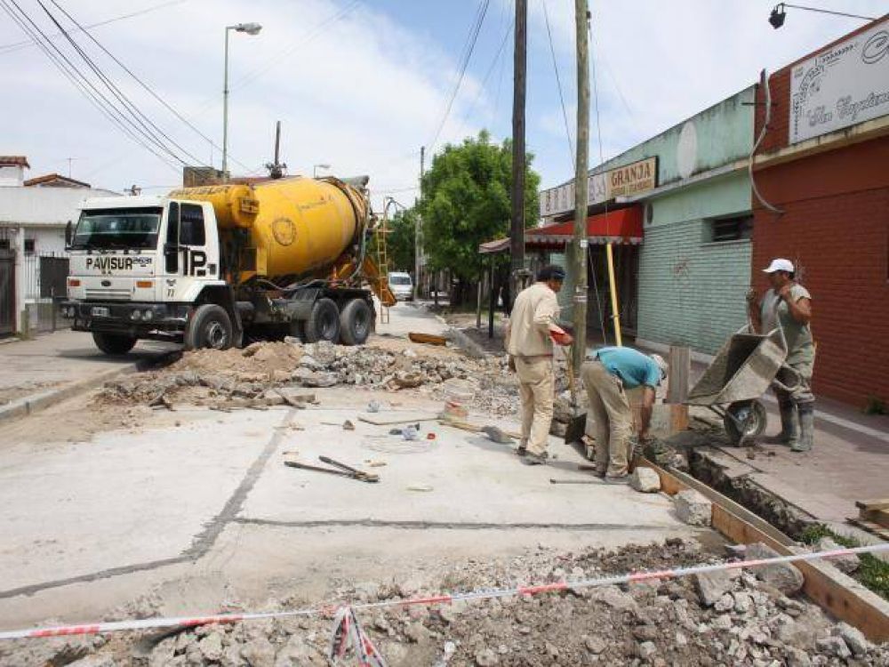 FLORENCIO VARELA: M�s trabajos de bacheo y limpieza