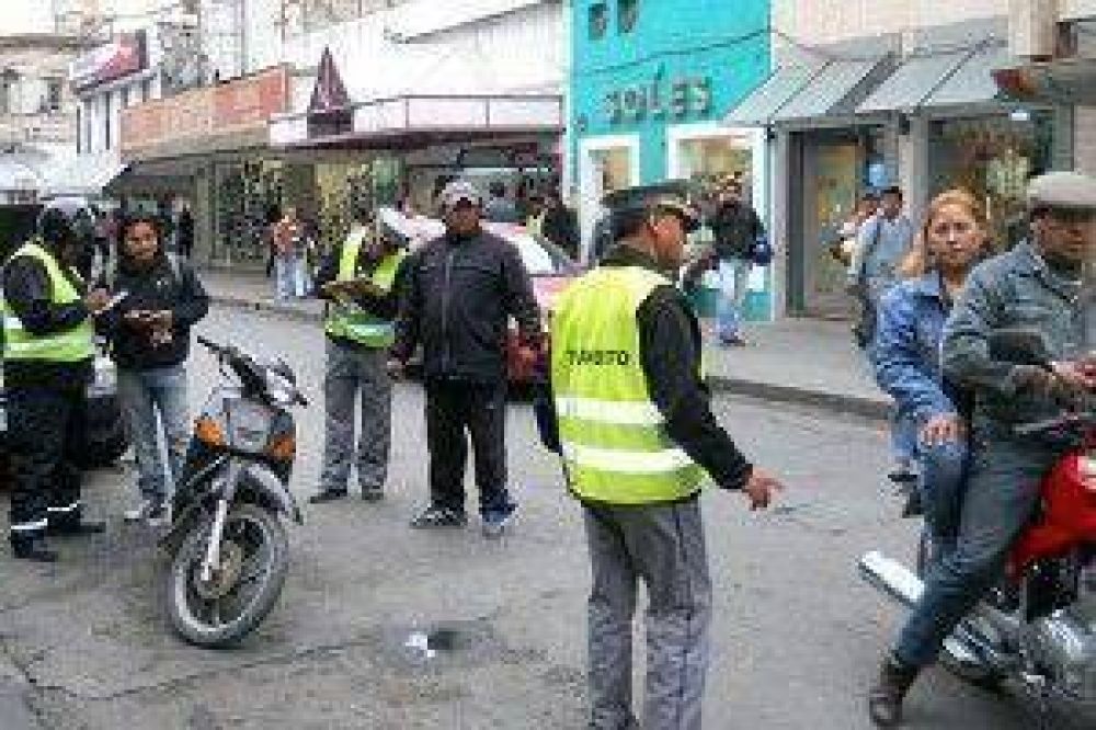 Operativos municipales en zona de boliches son atacados por personas con palos
