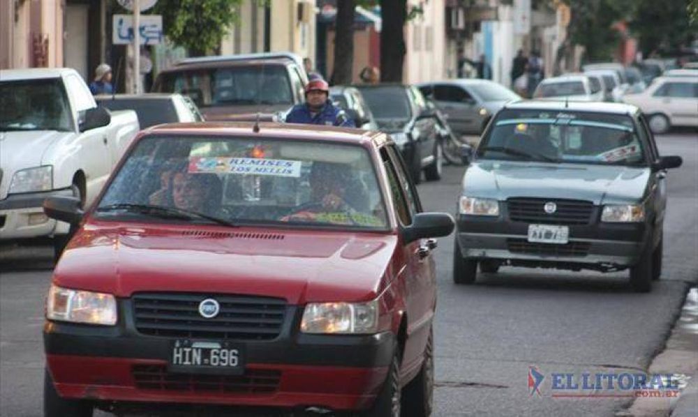 Unos mil remiseros pueden pagar el monotributo m�s bajo