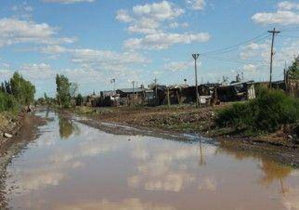 Evacuados siguen esperando para volver a su hogar 