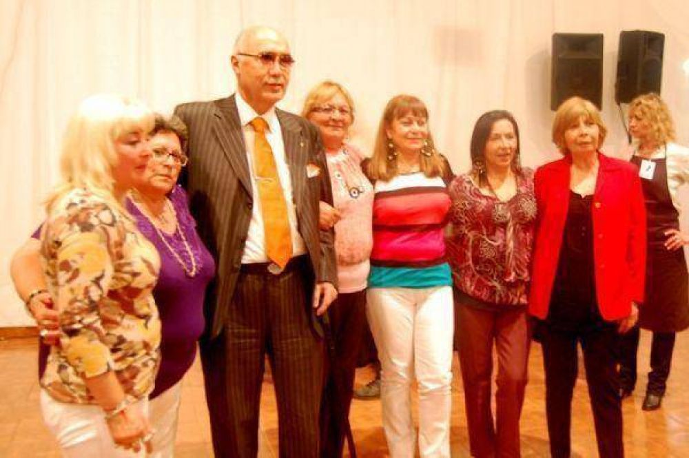 Gorosito entrego $ 30.000 al Hogar Golondrinas