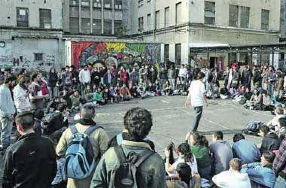 Hubo un principio de acuerdo y los estudiantes porte�os decidieron levantar las tomas