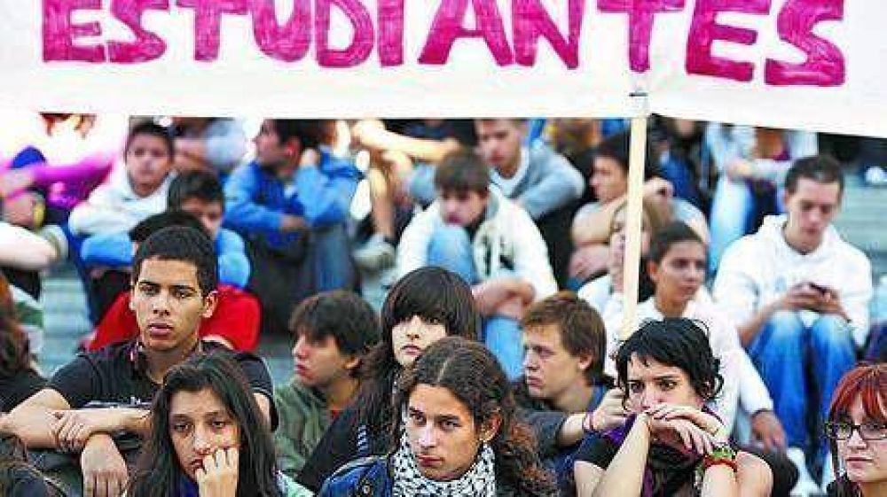 Paro de estudiantes y sus padres en Espa�a contra el ajuste