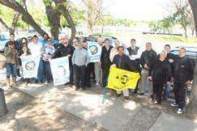 Los gremios fueron del Poli a la plaza en se�al de protesta