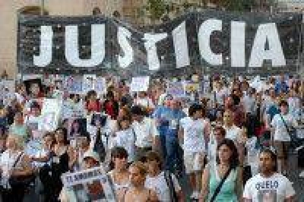 Los familiares de Croma��n celebraron el fallo de la Justicia