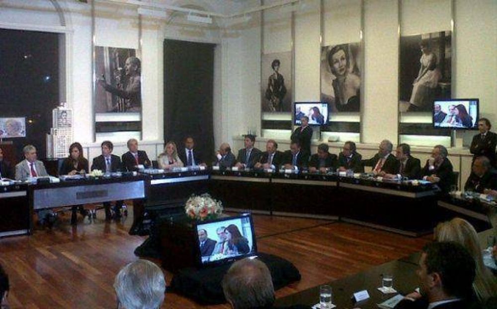 La Presidenta Cristina Fern�ndez confirm� la llegada de obras a Pilar por 27 millones de pesos