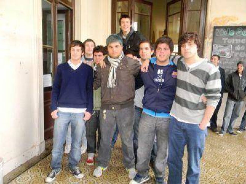 Directivos desmintieron la toma del edificio por la falta de bancos 