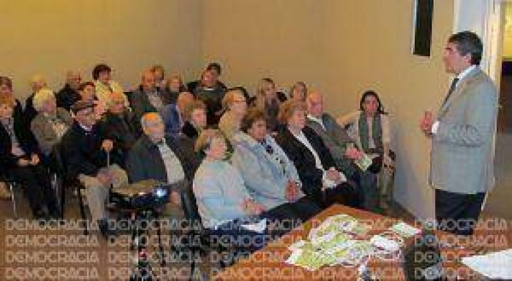 Andr�s Rosa: �Son tiempos dif�ciles y los adultos mayores son los m�s vulnerables�