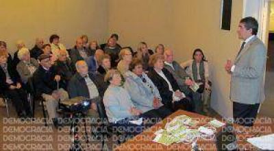 Andr�s Rosa: �Son tiempos dif�ciles y los adultos mayores son los m�s vulnerables�