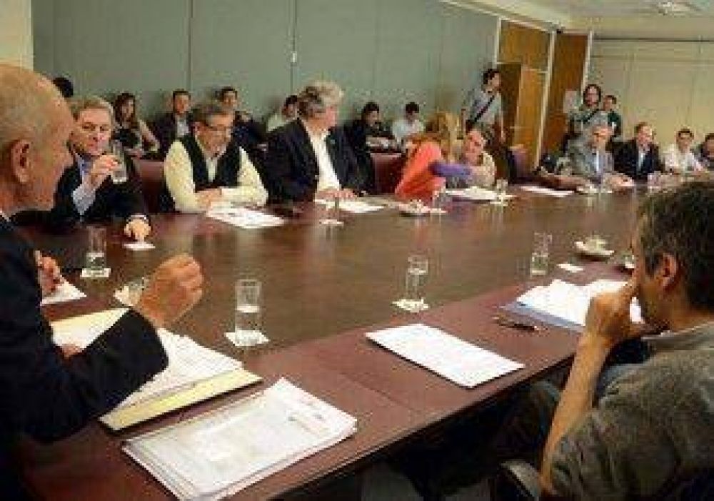 Fabricantes de fuegos artificiales buscan frenar ley en la Legislatura 