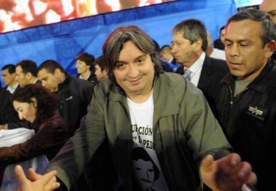 Seg�n una encuesta, M�ximo es el l�der juvenil m�s relevante de la pol�tica