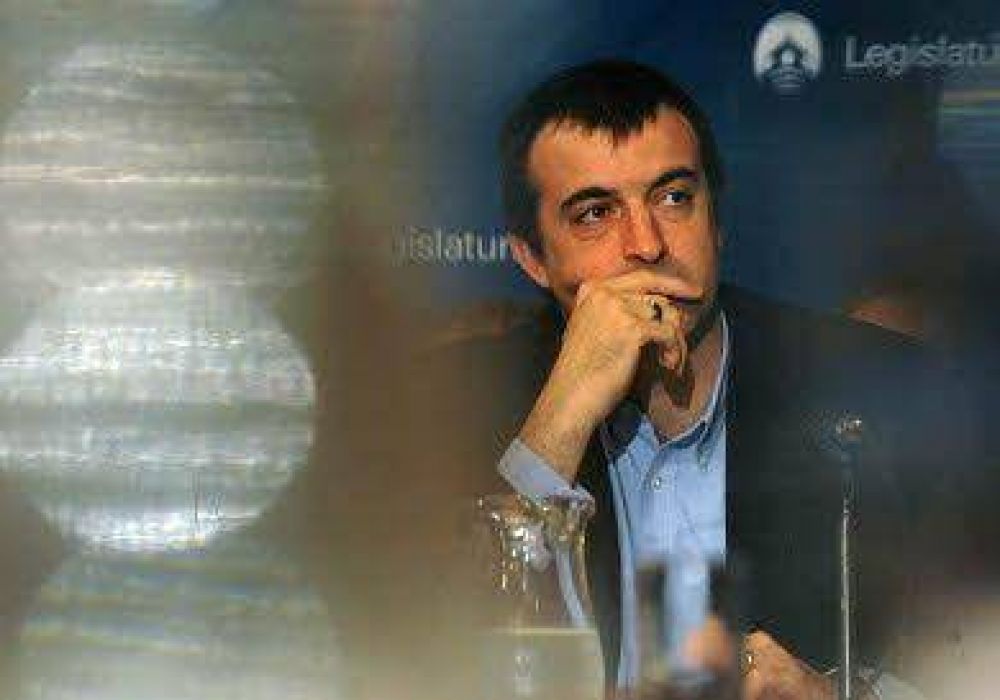 Repudian a Bullrich por desplazar trabajadores del Ministerio