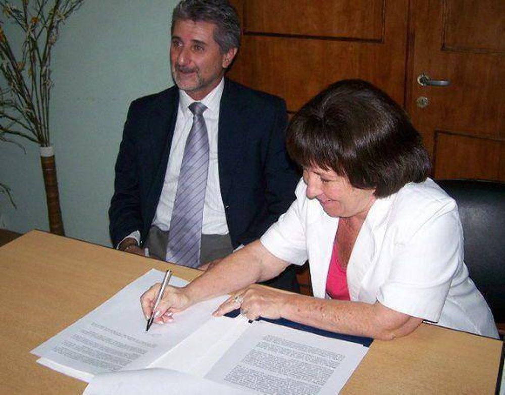 Derechos Humanos y Medio Ambiente firmaron convenio proteccionista.