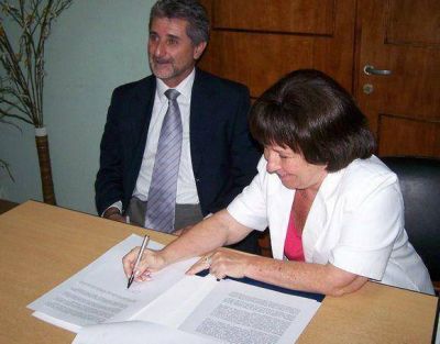 Derechos Humanos y Medio Ambiente firmaron convenio proteccionista.