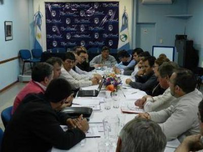 Intendentes "petroleros" quieren mejor renta