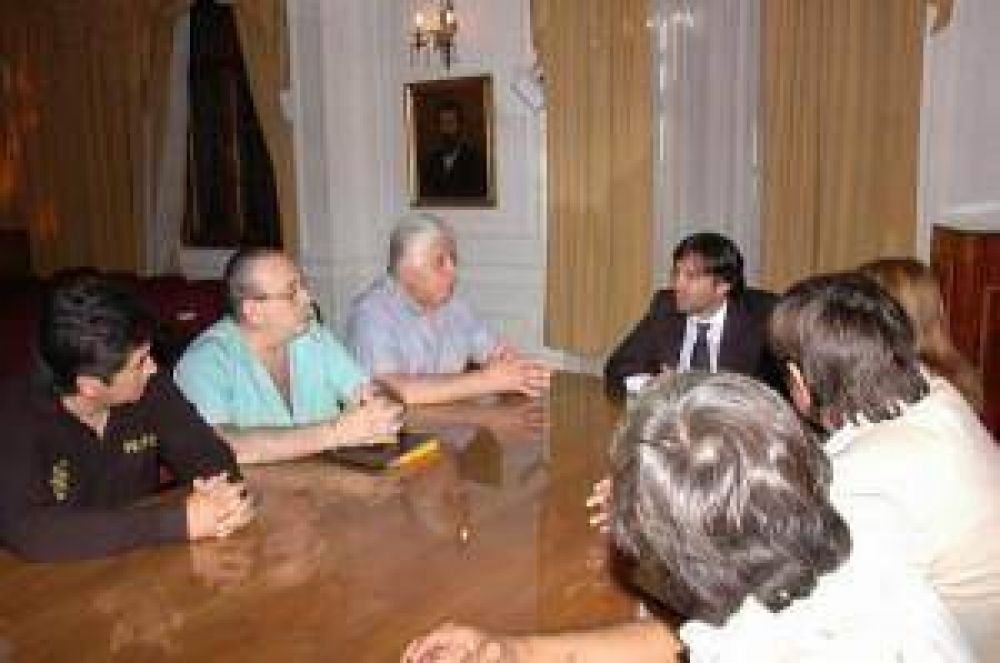 El gobierno provincial controlar� respeto de normas laborales para peones de taxis