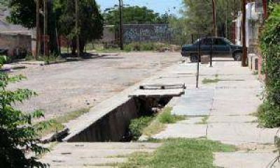 Solicitan losetas para el desag�e e higiene vecinal