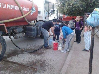 El Ministerio de Inclusi�n social abastece de agua al Departamento Belgrano