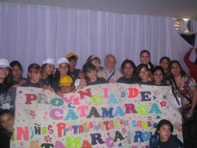 Chicos catamarque�os participan del Congreso en San Juan 