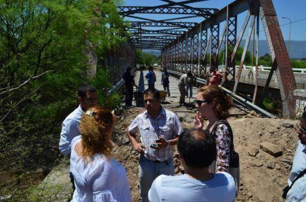Comenzaron los trabajos de recuperaci�n del hist�rico puente de Valle Viejo