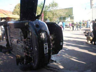  Choque y vuelco en el barrio R�o Atuel