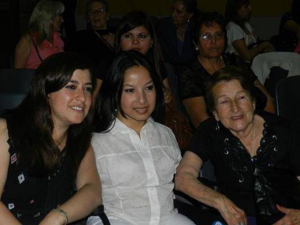 Celeste Moya expone en el Club Social