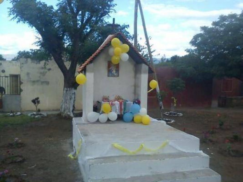 Se inaugur� una Ermita en la plazoleta del Barrio Libertador I