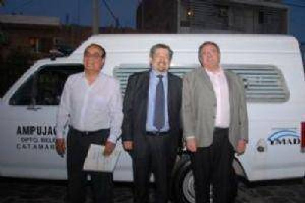 La empresa YMAD don� una ambulancia para Bel�n