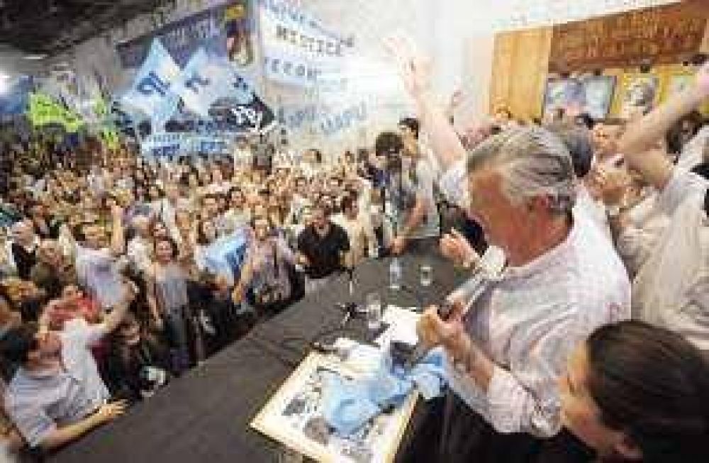 En el PJ, Gioja baj� l�neas para frenar las internas