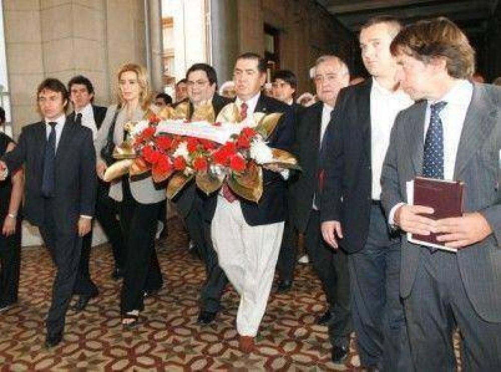 Legisladores opositores realizaron un desagravio a la Constituci�n