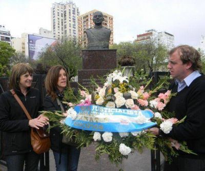 Conmemoraron el �D�a de la Lealtad� en el busto a Per�n