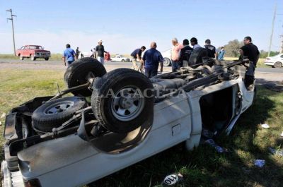 Muri� un hombre que volc� con una camioneta del Siprosa en la ruta 9