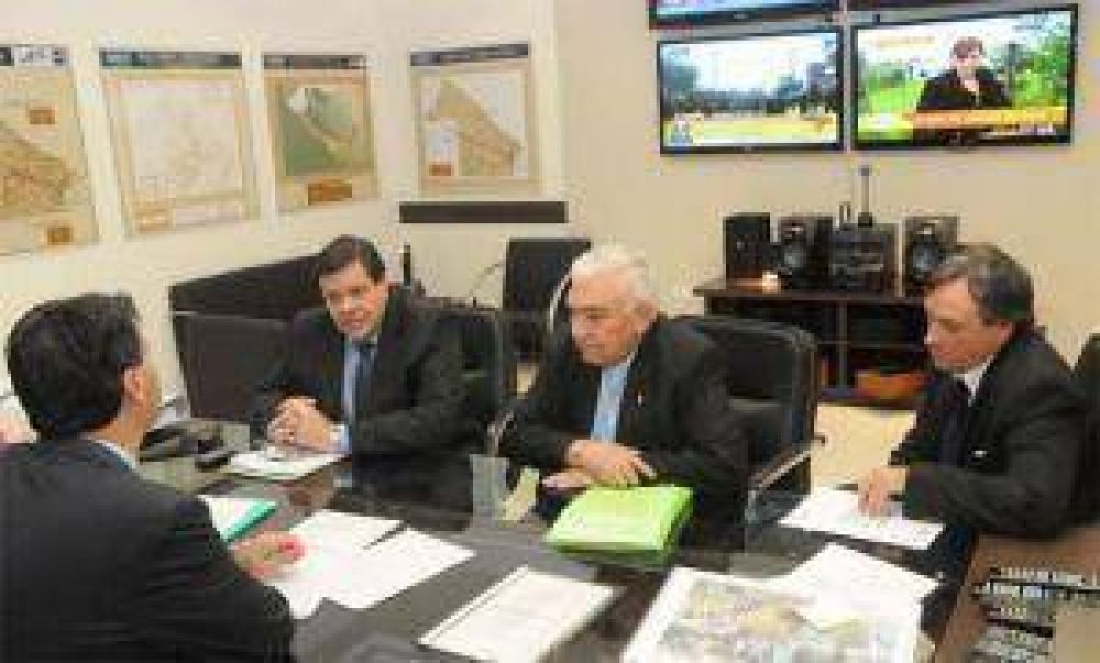 El gobernador recibi� al obispo Sigampa