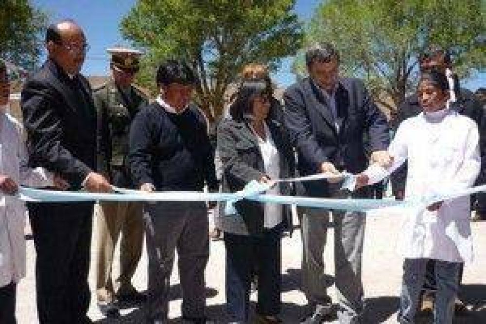 Inauguraron obras en escuelas de Rachaite y Mu�ayoc 