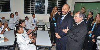 El gobernador inaugur� escuelas en Clorinda