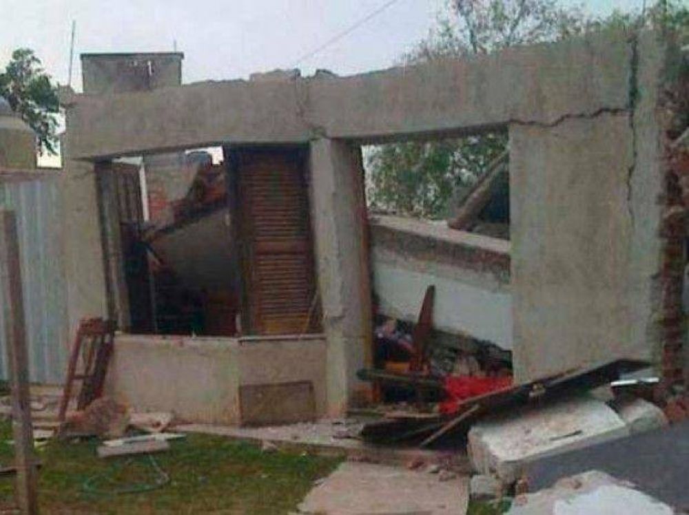 Un joven rosarino est� grave tras la explosi�n de una casa en C�rdoba