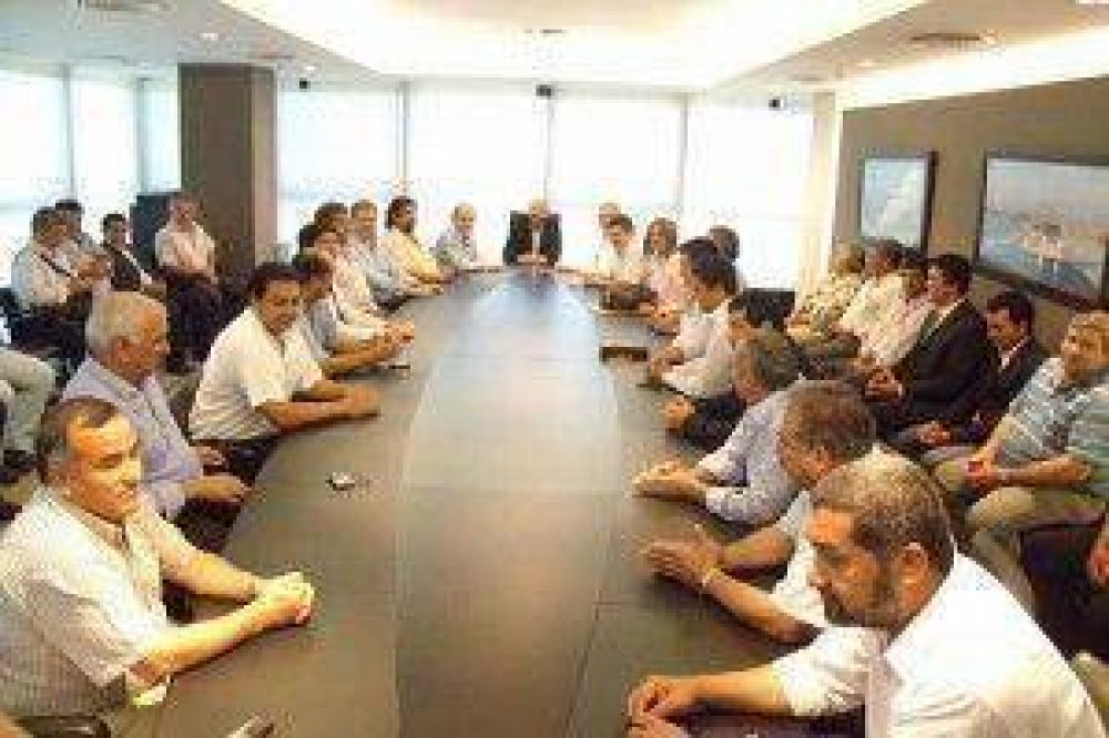 Intendentes ratificaron su lealtad a la conducci�n pol�tica de Insfr�n