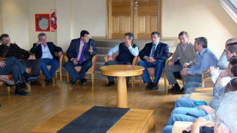 Intendente otrora bustista le abre las puertas de su ciudad al gobernador	