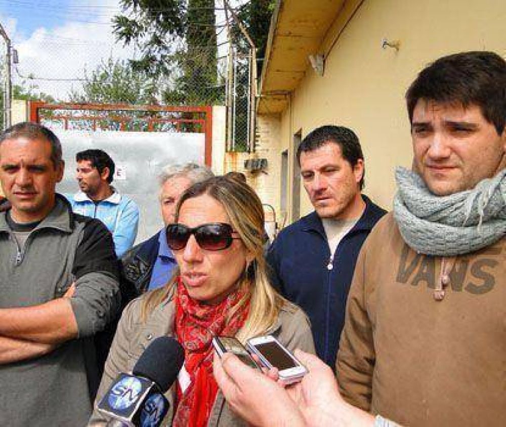 Trabajadores del Instituto Lugones contin�an reclamando por mejoras en su situaci�n laboral