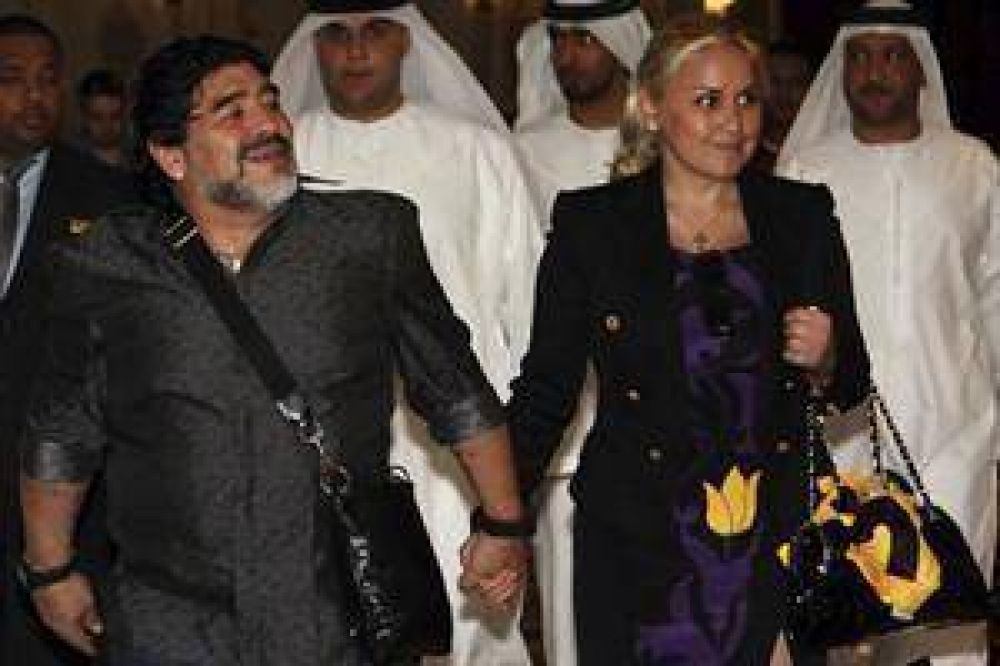  "Maradona no est� separado, pero hay presiones de las hijas"
