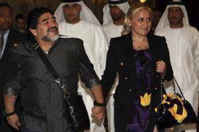  "Maradona no est� separado, pero hay presiones de las hijas"