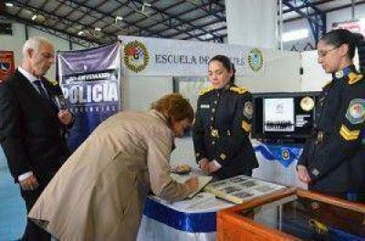 La Gobernadora R�os asisti� a la apertura de la Expo Acad�mica 2012 en Ushuaia