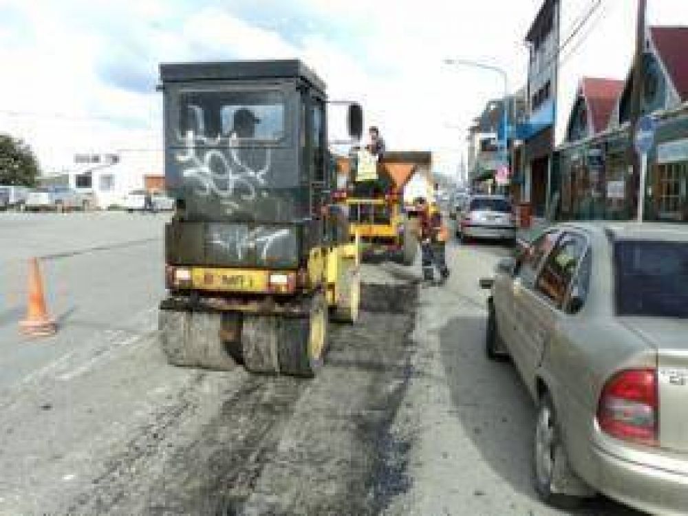 Realizan trabajos de bacheo en la ciudad