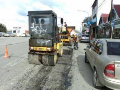 Realizan trabajos de bacheo en la ciudad