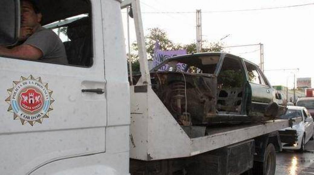 Polic�as �investigaban� c�mo robar autos
