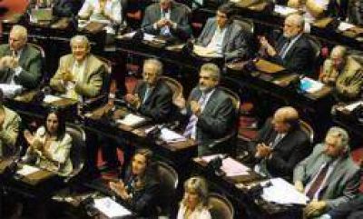 Con apoyo de los 5 riojanos, Diputados vot� la reforma electoral